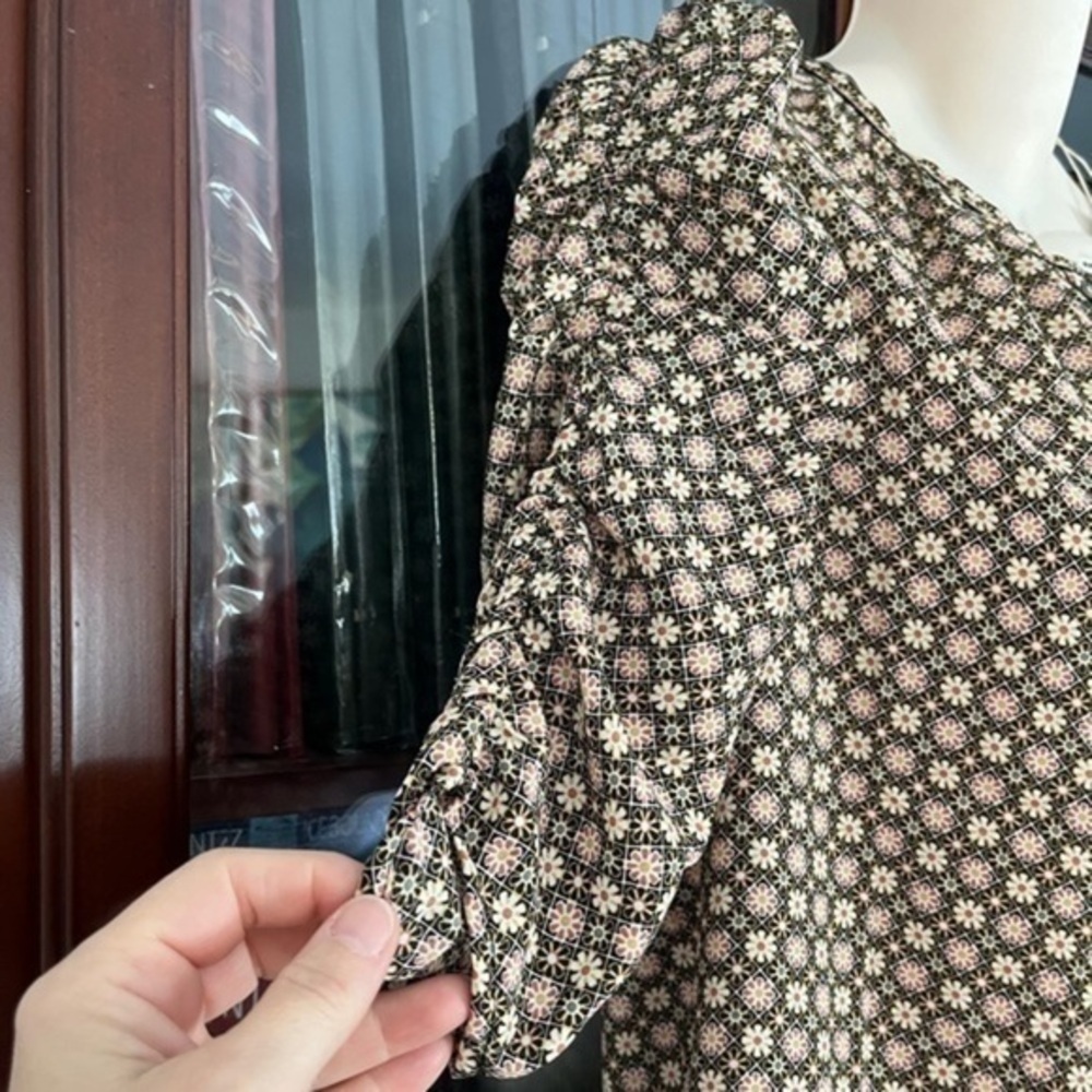 NWT Max Studio Floral Patterned Half Sleeve a Top Small - Picture 6 of 16